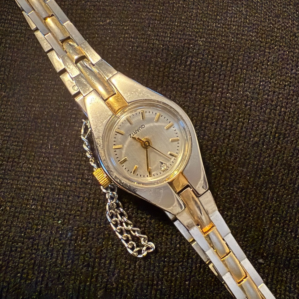 Vintage Quartz Stainless Steel Women's Wristwatch